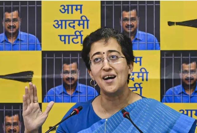 Delhi में New CM के चयन में दिखा झारखंड का सियासी सबक, चंपई सोरेन प्रकरण से ठिठके अरविंद केजरीवाल दिल्ली की नई सीएम आतिशी