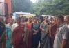 Bokaro : महिलाओं ने थाने में जमकर काटा बवाल, पति-पत्नी और...
