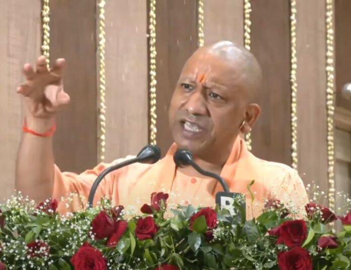 गोरखपुर में सीएम योगी