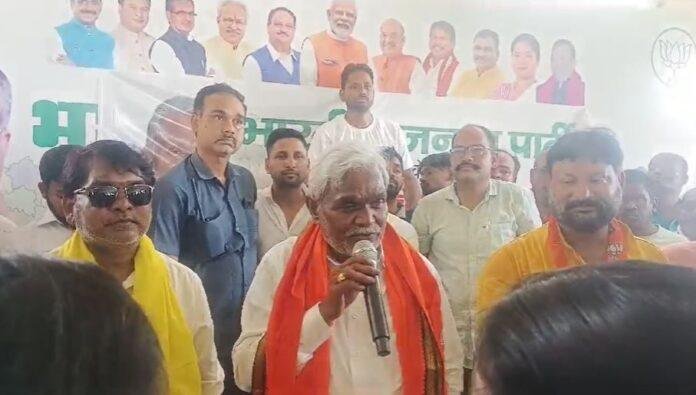 चंपाई-min Saraikela : जब चंपाई सोरेन ने सरायकेला पहुंचते ही कहा जय श्री राम फिर जो...