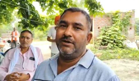 एनकाउंटर में मारे गए अनुज के पिता धर्मराज में मीडिया से मुखातिब हुए। 