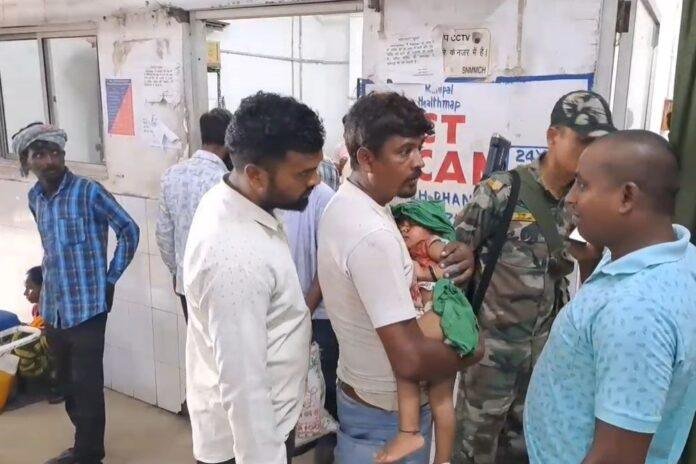 Dhanbad : खड़े ट्रक में कार ने मारी जोरदार टक्कर, पति पत्नी समेत दो बच्चे घायल, तीन गभीर...