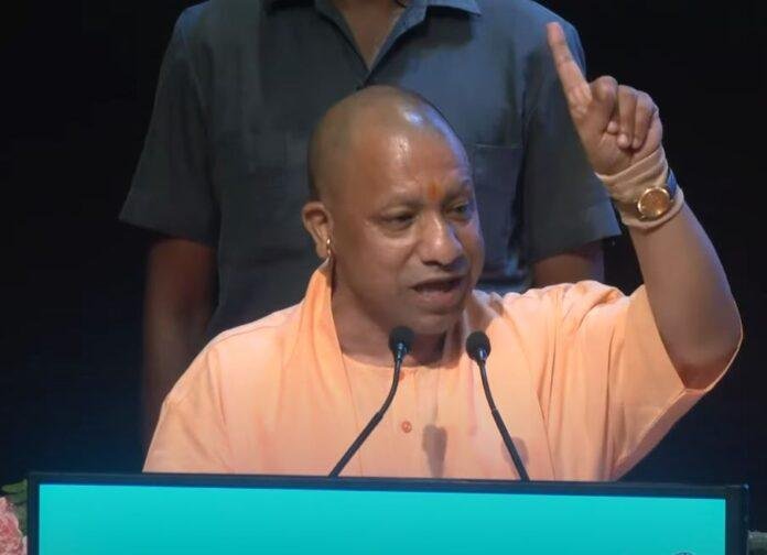 बुधवार को लखनऊ में नियुक्ति पत्र वितरण कार्यक्रम में बोलते सीएम योगी आदित्यनाथ