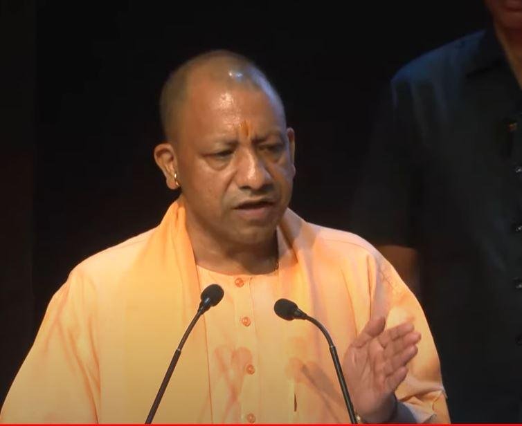 Breaking : CM Yogi ने बंपर सरकारी नौकरियां देने का किया ऐलान, पुलिस और शिक्षा विभाग में निकलेंगी भर्तियां लखनऊ में मंगलवार को सीएम योगी