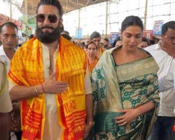Bollywood : पूजा करके निकलते रणवीर और दीपिका