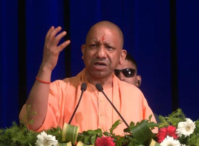 वाराणसी में सीएम योगी