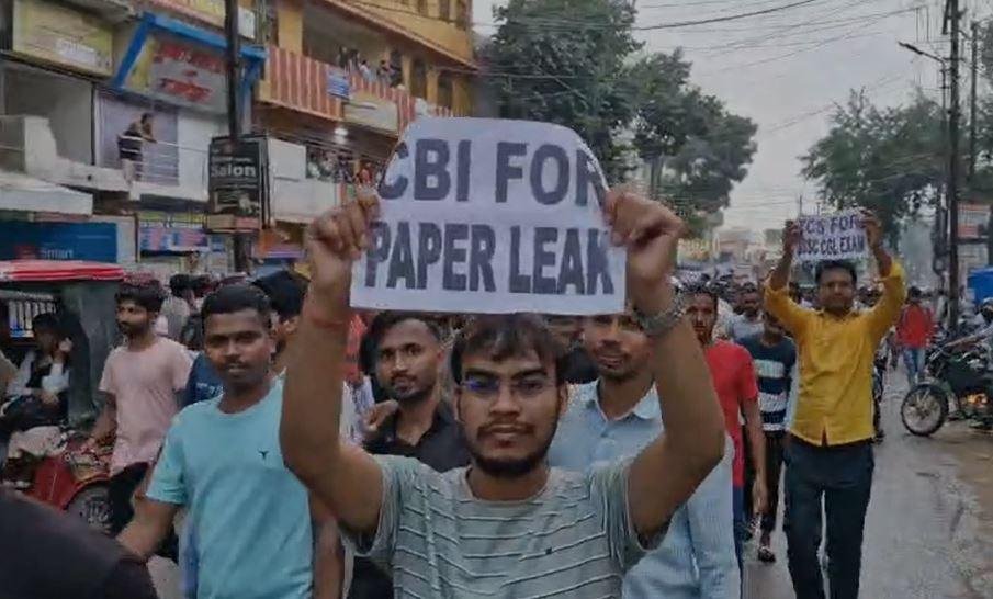Hazaribagh : JSSC CGL परीक्षा में धांधली का आरोप, बड़ी संख्या में छात्रों ने निकाला आक्रोश मार्च...