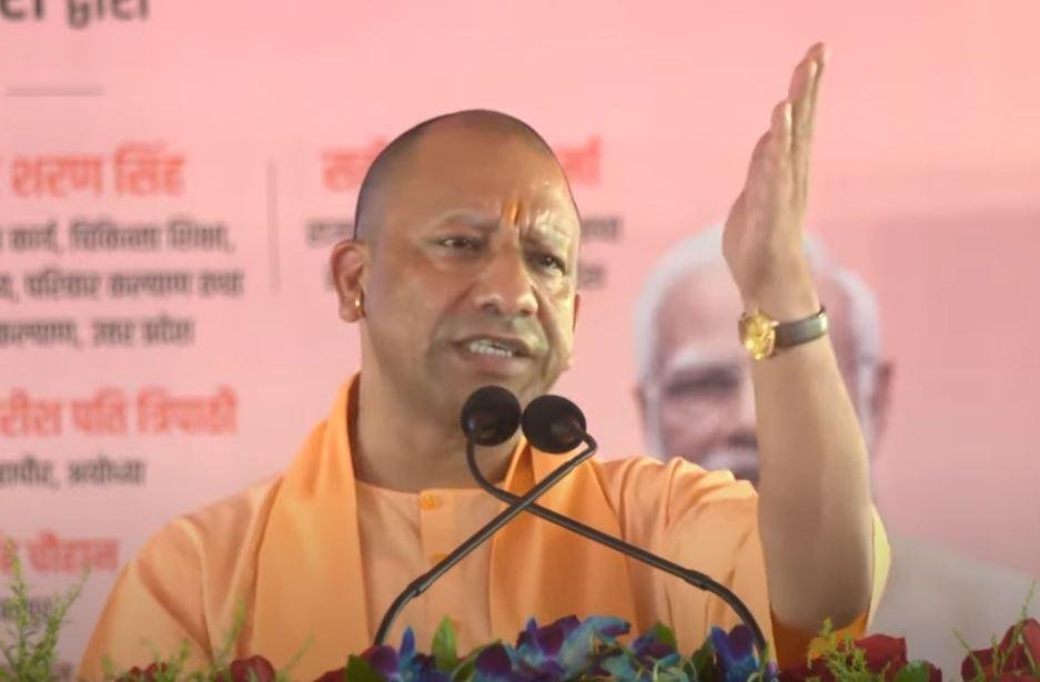 अखिलेश यादव पर CM Yogi का हमला, बोले - ..तो ये कहीं मुंह दिखाने लायक नहीं बचेंगे अयोध्या के मिल्कीपुर मेें सीएम योगी आदित्यनाथ