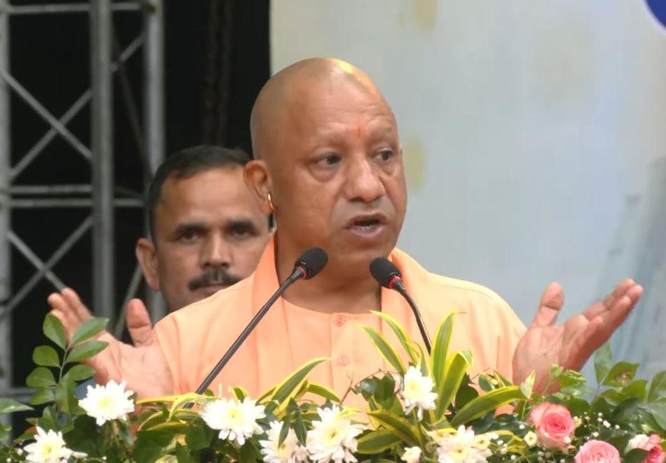 लखनऊ में सीएम योगी आदित्यनाथ