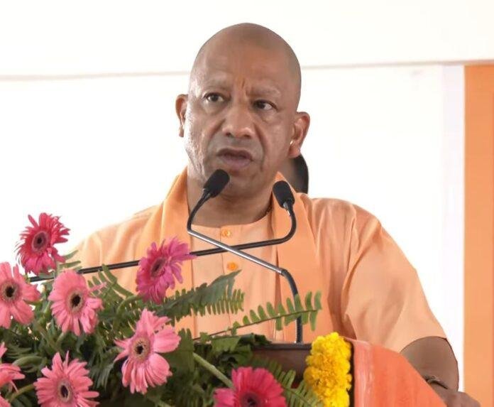 रविवार को गोरखपुर में यूपी के सीएम योगी आदित्यनाथ।