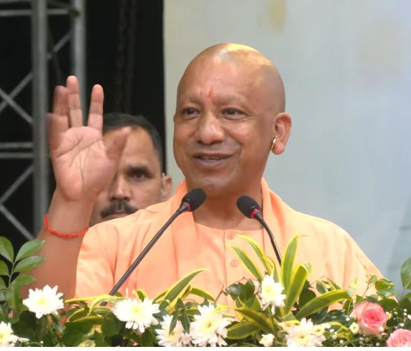 लखनऊ में सीएम योगी आदित्यनाथ