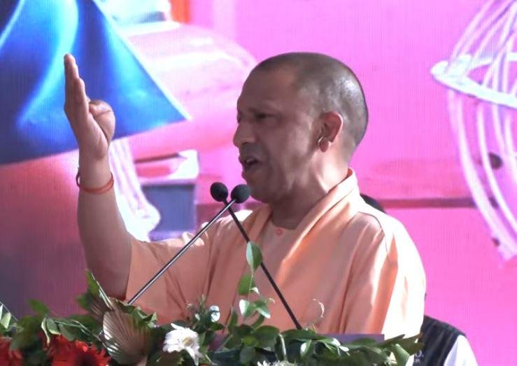 UP में अब थूक वाली रोटी पर होगी कड़ी कार्रवाई, CM Yogi ने दिए कड़े निर्देश CM Yogi