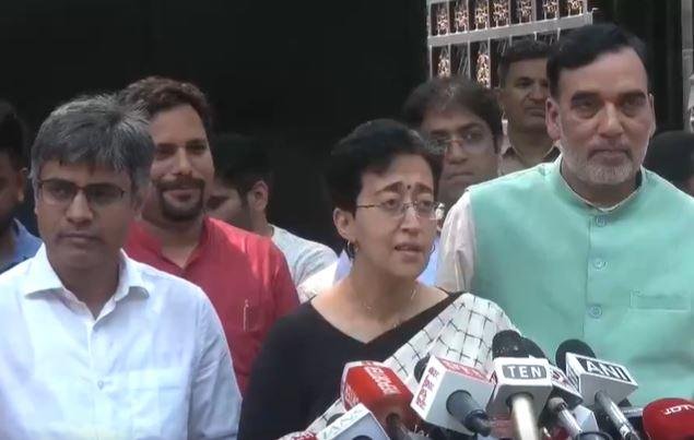 Breaking : दिल्ली का एक ही मुख्यमंत्री अरविंद केजरीवाल है-विधायक दल की नेता चुने जाने के बाद आतिशी का पहला बयान...