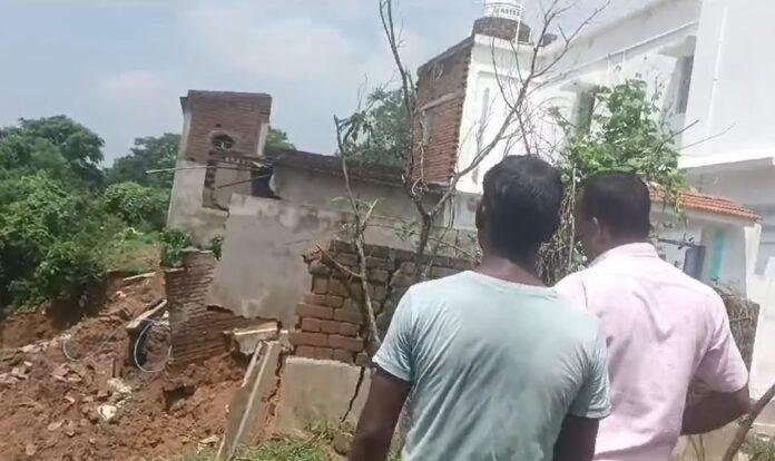 सूबगक-min Dhanbad : भारी बारिश से भू-धंसान की चपेट में आए कई घर, लोगों में दहशत का माहौल...