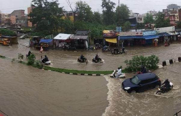Ranchi में बारिश ने मचाई तबाही, कहीं घर गिरे तो कहीं जलजमाव और...