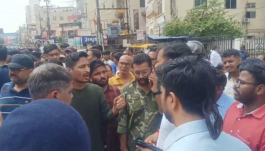 Breaking : Ranchi लालपुर में सड़क जाम