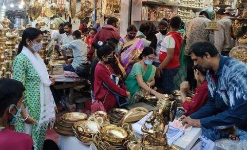 धनतेरस पर रांची में 450 करोड़ की रिकॉर्ड तोड़ खरीदारी, बाजार में 30% की वृद्धि