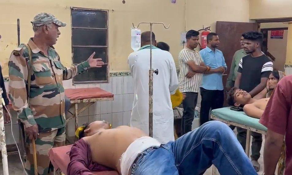 गोपालगंज Court Campus में ताबड़तोड़ फायरिंग, कुख्यात समेत 2 को लगी गोली, अपराधी... 2 22Scope News 3 8 22Scope News