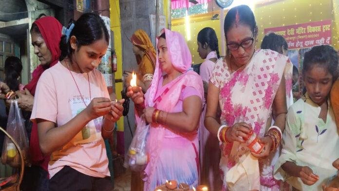 Ara Navrat शारदीय नवरात्रि के चौथे दिन आरण्य देवी मंदिर में लोगों ने की पूजा