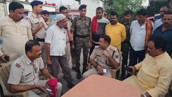 प्रदीप सिंह के आवास पर पकड़ाया अवैध हथियार, हिरासत में एक संदिग्ध