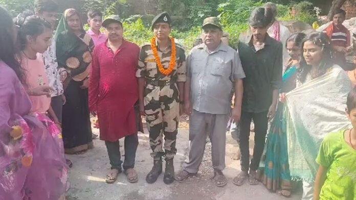 फल विक्रेता की बेटी का BSF में हुआ चयन, घर लौटने पर हुआ भव्य स्वागत
