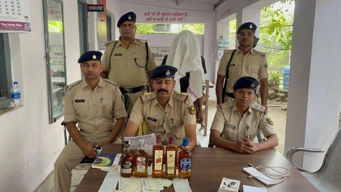 पार्सल वैन की आड़ में लाई जा रही शराब की खेप जब्त, एक गिरफ्तार