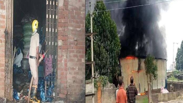 अहले सुबह प्लास्टिक फैक्ट्री में लगी भीषण आग