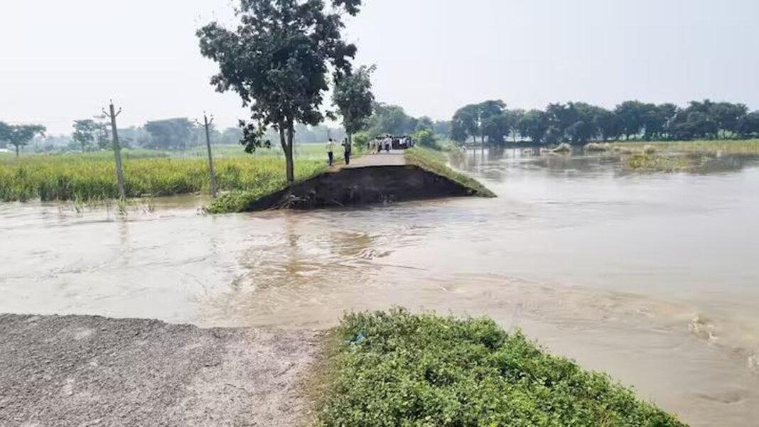 बेतिया में रिंग बांध टूटा, 5 पंचायतों में घुसा बाढ़ का पानी