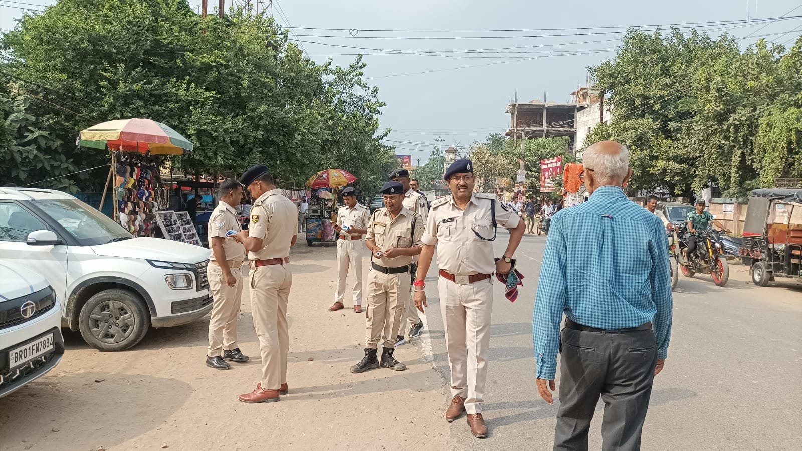 सड़क किनारे Illegal Parking के खिलाफ चलाया गया अभियान, वसूला गया जुर्माना