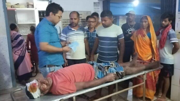 Banka में सड़क दुर्घटना में तीन घायल, भागलपुर रेफर Banka में सड़क दुर्घटना में तीन घायल, भागलपुर रेफर