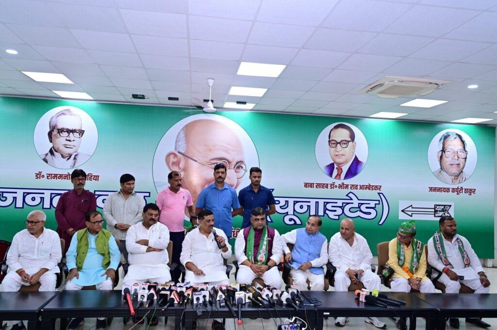 Cricketer के पिता की राजनीति में एंट्री, प्रवण पांडे ने ज्वाइन किया JDU, कहा- अब होगा खेला