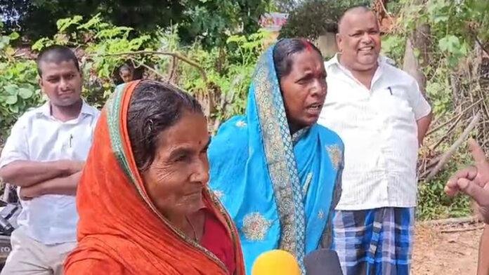 ग्रामीणों ने प्राचार्य पर मध्याह्न भोजन योजना में भारी अनियमितता का लगाया आरोप