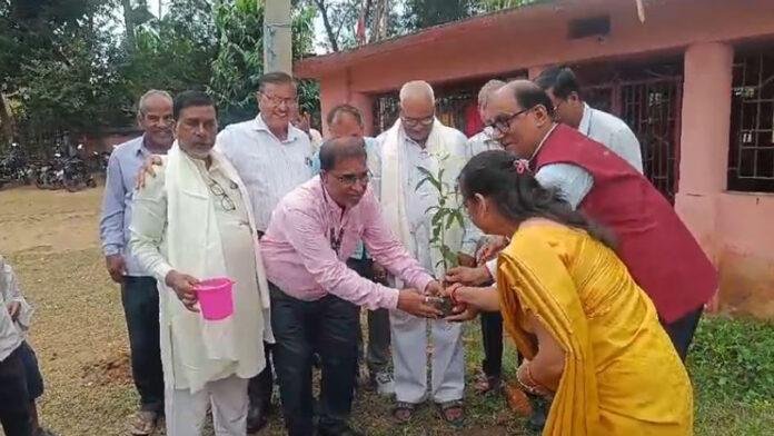 बेनीबाक झाझा में आज किया गया वृक्षारोपण कार्यक्रम