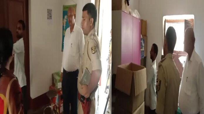डुमरिया बुजुर्ग स्थित हेल्थ एंड वैलनेस सेंटर में चोरों ने किया कीमती सामान की चोरी