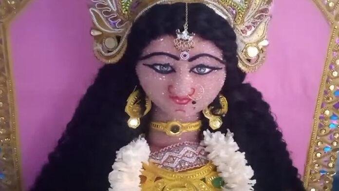 शारदीय नवरात्र में मां दुर्गा की अलग-अलग प्रतिमाएं, पूजा में लग रही चार चांद