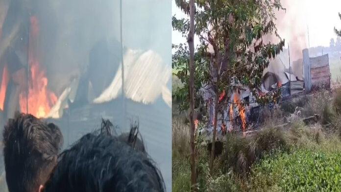 मोमबत्ती फैक्ट्री में लगी भीषण आग