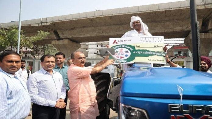 17 जिलों के किसानों के बीच करोड़ों की अनुदान राशि का ट्रैक्टर व अन्य कृषि यंत्र वितरित