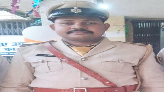 जिसके कंधे पर राज्य की जिम्मेदारी वहीं खरीदवा रहे हैं शराब