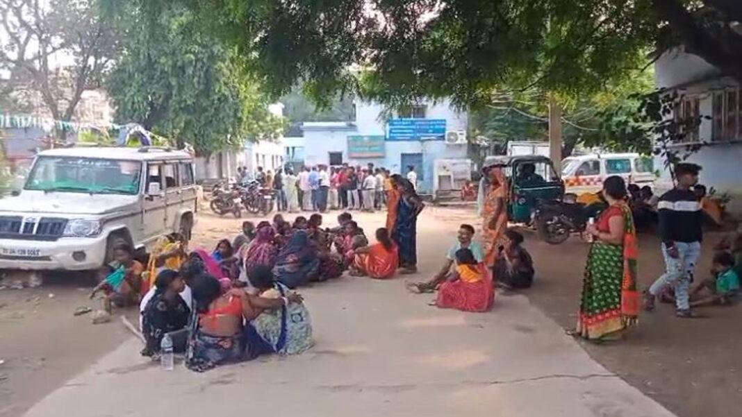 प्रसव के दौरान जच्चा-बच्चा की मौत, गुस्साए लोगों ने की नर्सिंग होम में तोड़फोड़