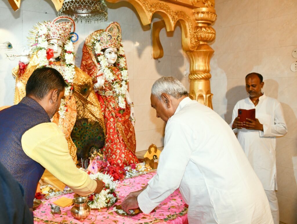 नीतीश ने बख्तियारपुर काली मंदिर के जीर्णोद्धार व सौन्दर्गीकरण कार्य का किया अनावरण, मंदिर में की पूजा