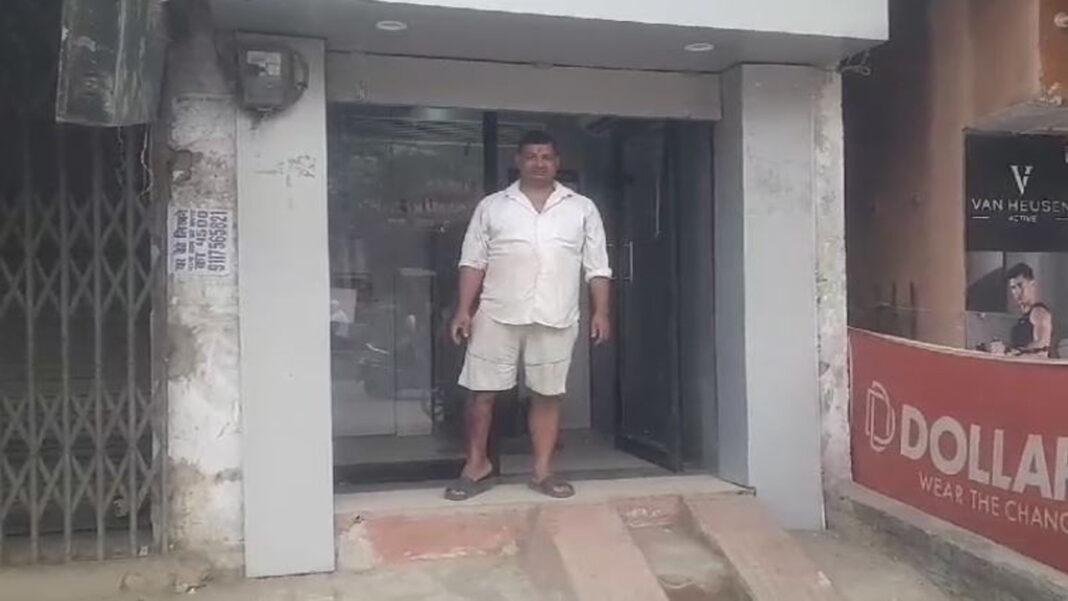 भूतनाथ में फल व्यापारी की ATM से ठगों ने निकाल लिए रुपए