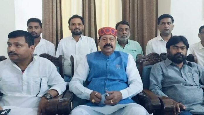 भाई वीरेंद्र का गिरिराज पर तंज, कहा- गिद्धराज के यात्रा से बिहार में नहीं होने वाला है कोई दंगा