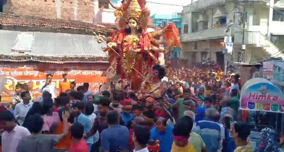 Nalanda में सिंदुर खेला के साथ दी गई माता को विदाई
