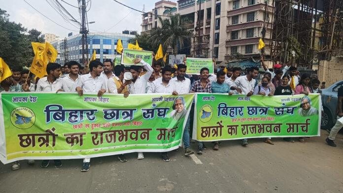 8 सूत्री मांगों को लेकर बिहार छात्र संघ का राजभवन मार्च, पुलिस ने रोका
