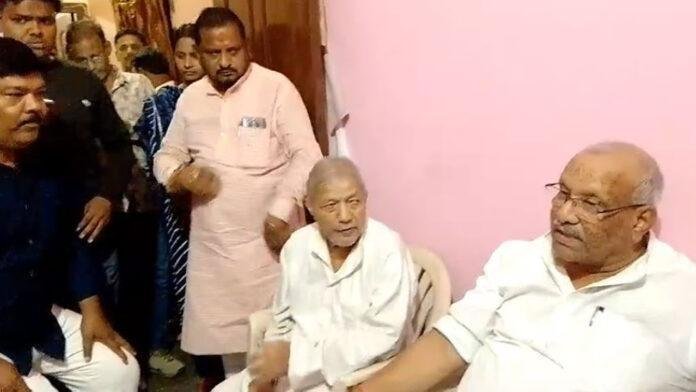 स्व. दीपक भगत के परिजनों से मिलने पहुंचे तारकिशोर प्रसाद