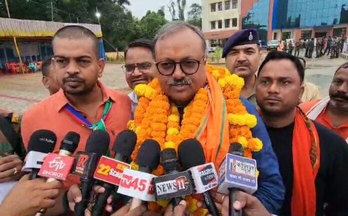 kii-min Bokaro Assembly Seat : बीजेपी प्रत्याशी बिरंची नारायण ने भरा पर्चा कहा-राहुल गाँधी खुद आ जाएं फिर भी नहीं हरा पाएंगे...