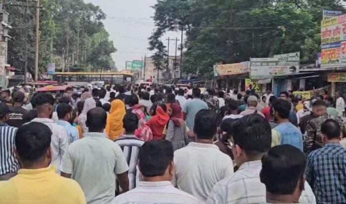 Giridih : युवक की मौत के बाद फूटा ग्रामीणों का गुस्सा, बीच सड़क पर ही कर दिया...