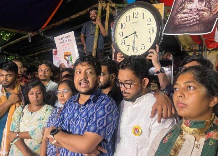kolkata 4-min कोलकाता में जूनियर डॉक्टरों का धर्मतल्ला में आमरण अनशन शुरू