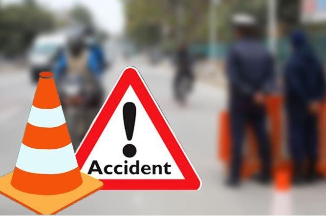 Gumla Accident : भीषण सड़क हादसे में एक ही परिवार के तीन लोगों ने गंवाई जान...