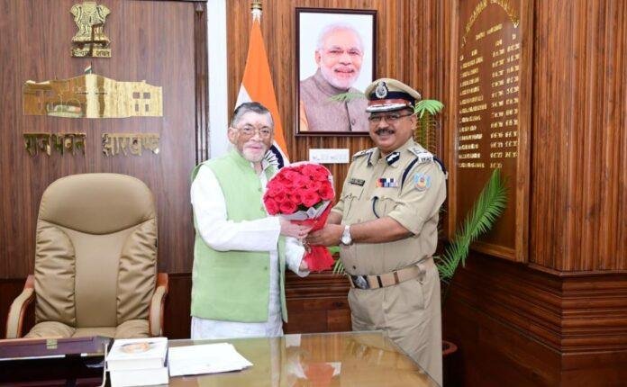 Breaking : राज्यपाल संतोष कुमार गंगवार से आर.के. मल्लिक और मुरारी लाल मीणा ने की मुलाकात...